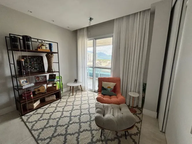 3 QUARTOS (2 SUÍTES) REFORMADO | 2 VAGAS | CONDOMÍNIO CLUBE ONDA CARIOCA