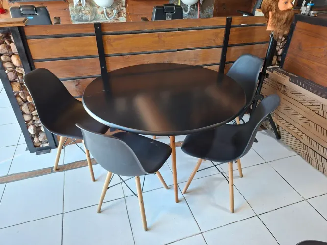 JOGO DE MESA E CADEIRAS