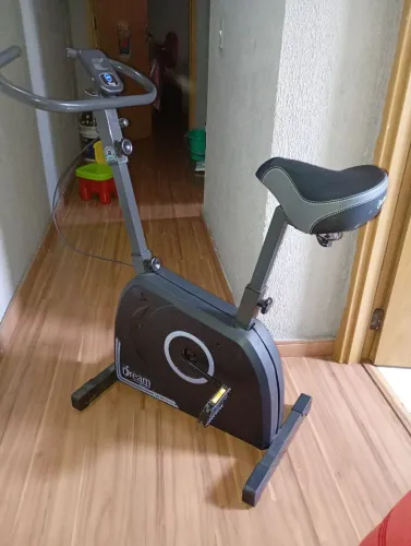 Bicicleta ergométrica, em ótimo estado.