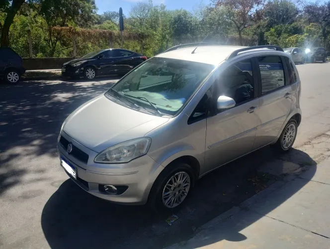 Fiat Idea Attractive 1.4 Fire Flex 8V 5P 2011
