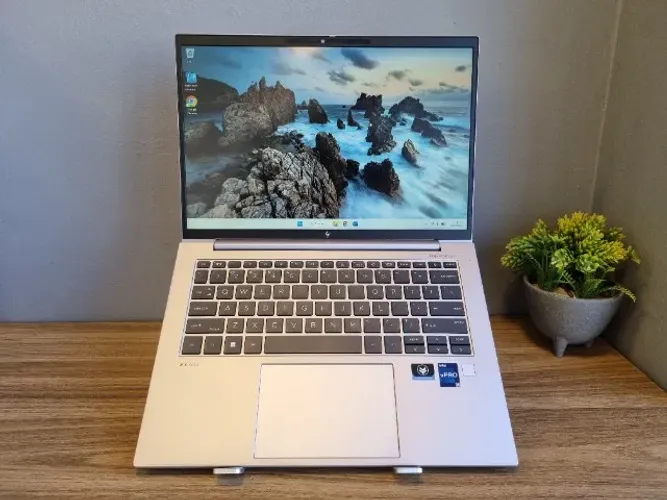 Notebook HP ZBook Firefly 14 G9 - Core i5 | 12ª geração | 256GB SSD | 8GB DDR5 | 14"