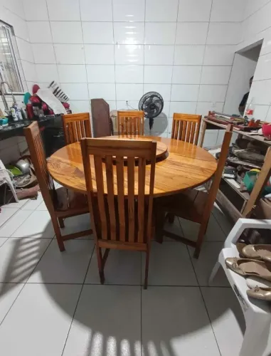 Mesa de Jantar em Madeira de Lei