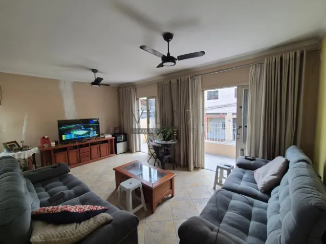 Casa Sobrado à Venda 200m² a/c, 3 quartos e 1 suíte, 4 vagas cobertas