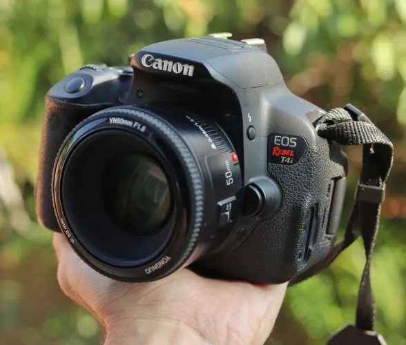 Camera Canon EOS Rebel T4i + 50mm f/1.8