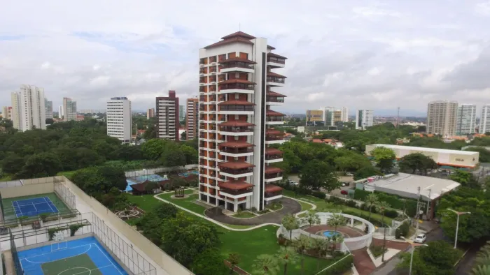 Apto. c/ 303m², 03 suítes, varanda, sala, cozinha, wc social, área de serviço, DCE, despen