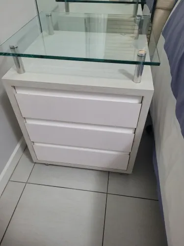Conjunto de criado mudo, com rodinhas de silicone e corrediças imbutidas com amortecedores