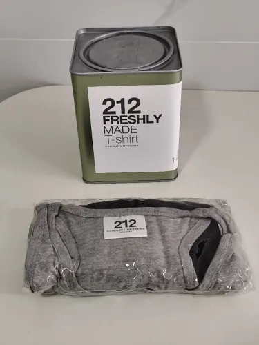 Camiseta 212 Carolina Herrera Original Na Lata - Nova P/PP