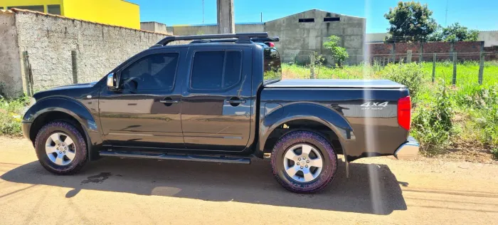 Nissan Frontier LE CD 4X4 2.5 TB Diesel Aut. 2011