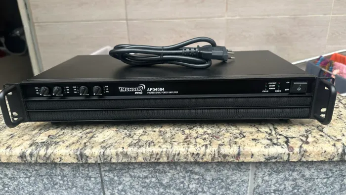 Amplificador Thander Light APD4004