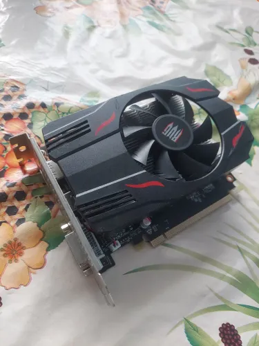 Placa de video Rx 550 4Gb com defeito