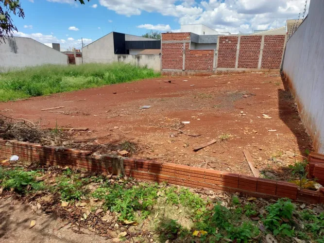 Vende terreno