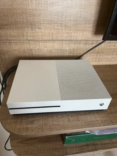 Xbox one s de 1 terabyte usado em ótimo estado