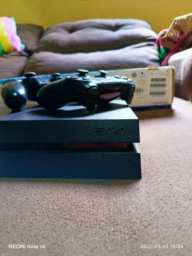 PS4 500 GB com 2 controles bem conservado