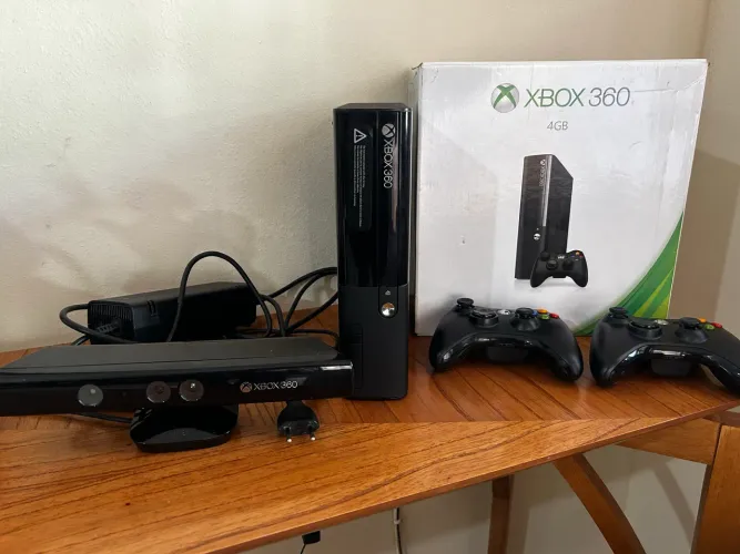 Xbox 360 Slim RGH + Kinect + 2 Controles + Caixa