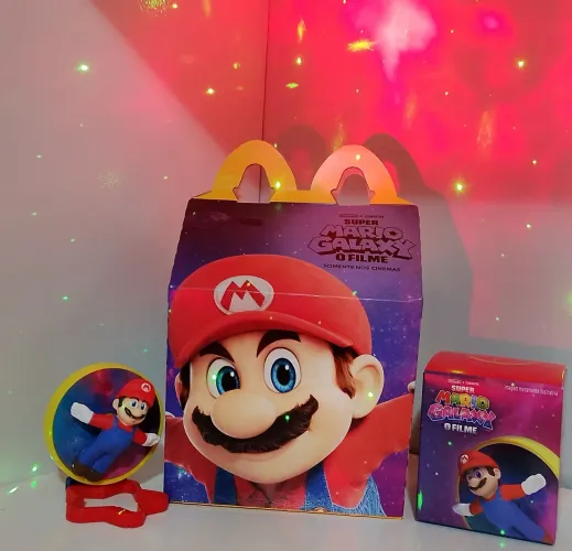 Kit caixinha Mac lanche feliz McDonald's e miniatura Mario Super Mários Galaxy novo.