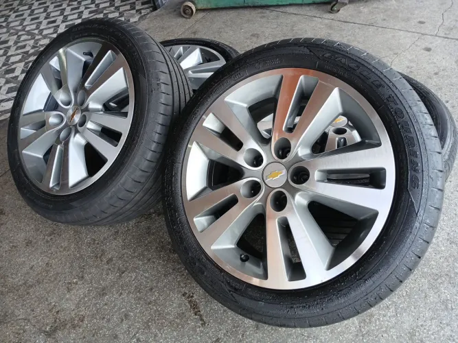 Vendo jogo de Rodas aro 17. 5x112  com pneus Goodyear  pra vectra zafira e outros 