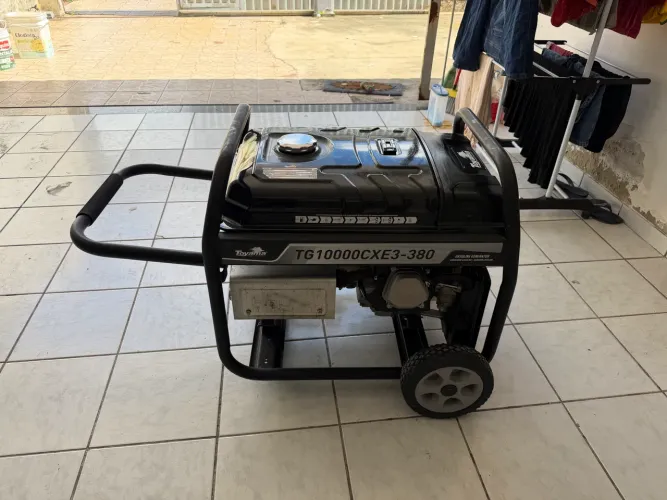Gerador de Energia à Gasolina 11,25 KVA com AVR Trifásico TG10000CXE3-380 TOYAMA