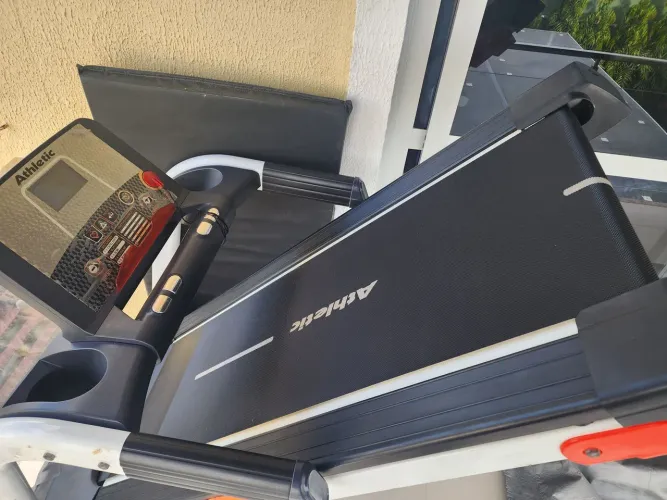 ESTEIRA ATLETIC PLACS COM DEFEITO MAS LONA RECEM TROCADA NOVINHA