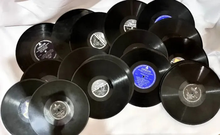 25 LPs 10 polegadas, aleatórios, para ARTESANATO, da gravadora Odeon