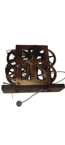 ANTIGA MÁQUINA DE RELÓGIO DE PAREDE CENTENÁRIA MARCA WALTERBURY