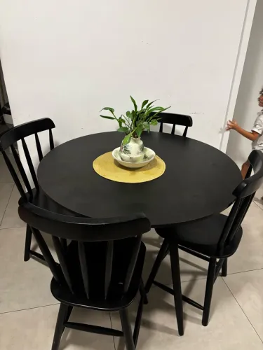 Jogo de mesa e cadeiras