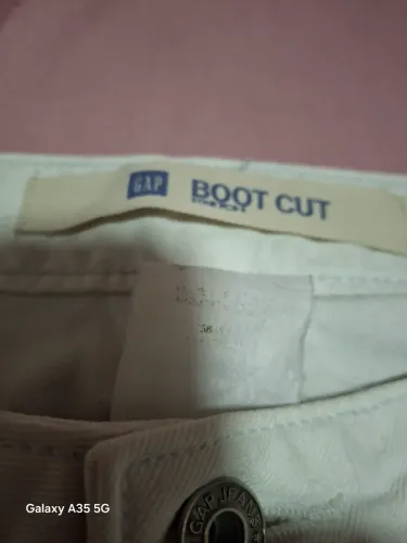 Calça jeans claro, tam 36 original. Bem conservada.
