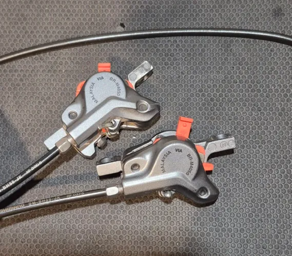 Pinças de freio a disco Shimano Alívio BR-M4050