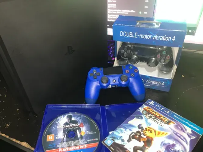 PlayStartion 4 Slim 500gb 2 controles 2 jogos