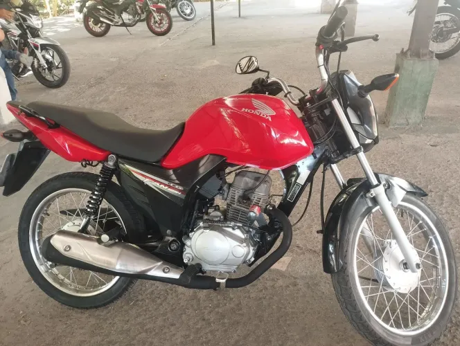 Vendo fan 125 ano 2016/2016 partida eletrica é pedal