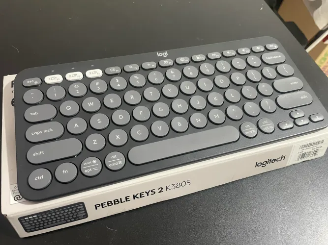 Teclado Logitech na caixa