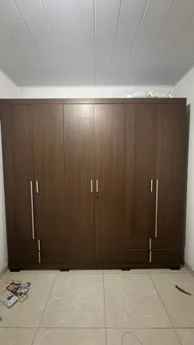 Guarda roupa 6 portas