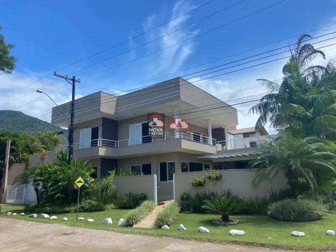 Incrível casa em Condomínio Pé na Areia e com garagem para Barco e jetsky. Oportunidade Ún