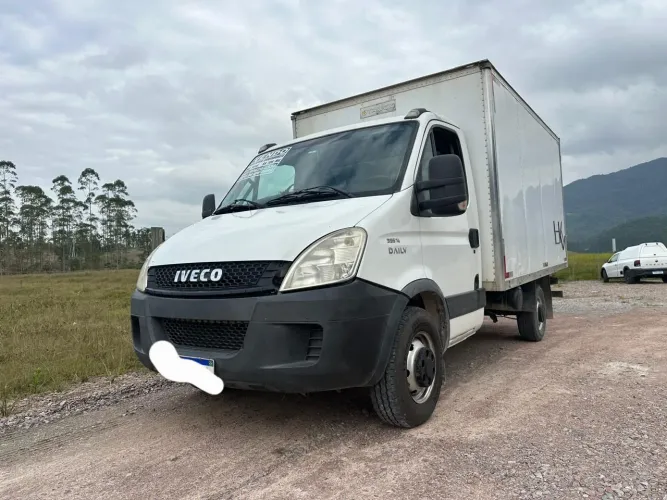 Iveco Daily 35s14 ano 2013 baú