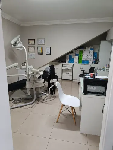 Consultório Odontológico, vendendo os equipamentos e alugando o consultório.