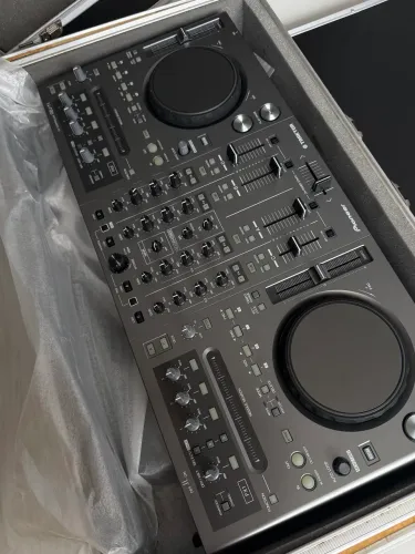 Controladora de DJ Pioneer DDJ-T1 de 4 canais