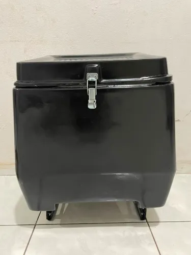 Baú de Fibra 90L para Moto com Suporte (Aranha)