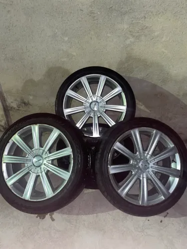 Jogo de Roda Devine universal Aro 17 com pneus 205/50 R17
