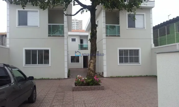 Casa seminova em Condomínio, 2 suítes, 2 vagas! Vila das Mercês! 10min de ônibus 4 opções
