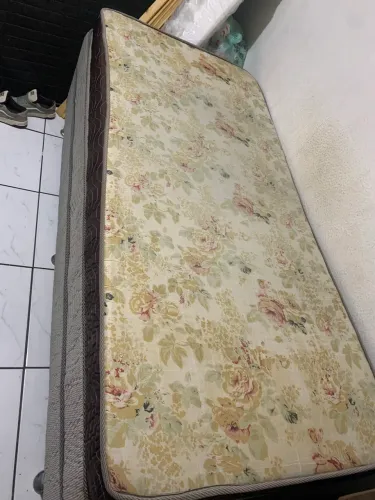 Cama e colchão usado 