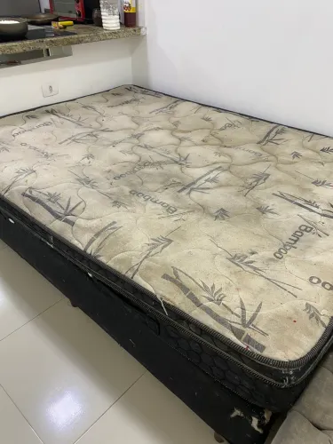 Colchão e cama 
