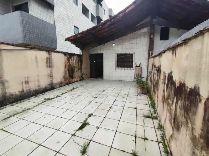Casa 3 dormitórios sendo 1 suíte com piscina bairro Aviação em Praia Grande SP