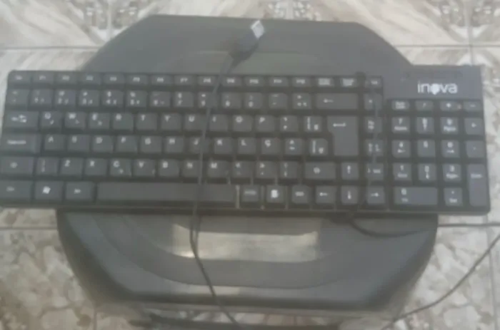 VENDE-SE TECLADO INOVA, RETIRAR NO LOCAL.