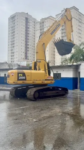 Escavadeira PC 200 - Komatsu