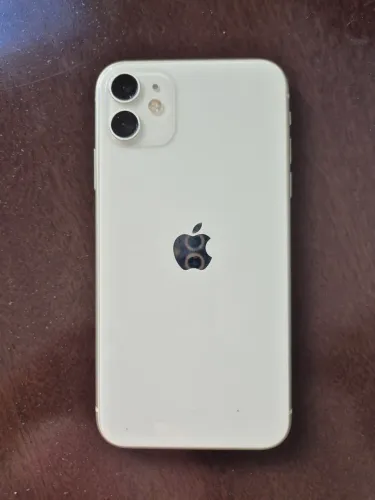 IPhone 11 R$1.100,00