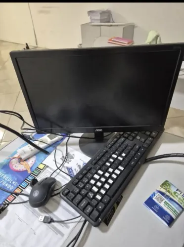 Computador PC i3 10th Gen - 4Gb memória HD SSD 240gb completo com monitor, mouse e teclado