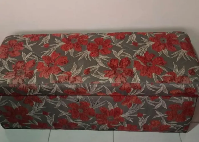 Puff Baú Decorativo em ótimo estado.