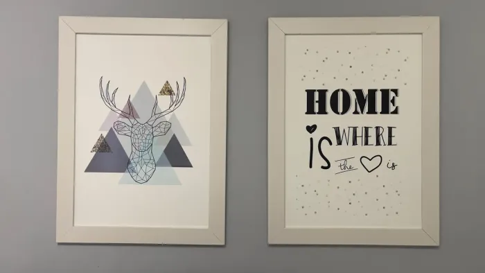 Kit com 2 Quadros Decorativos - Moldura Branca