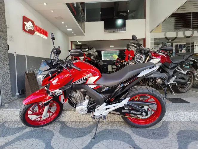 Honda/CB250F Twister CBS, 2021/2021, troco por moto.