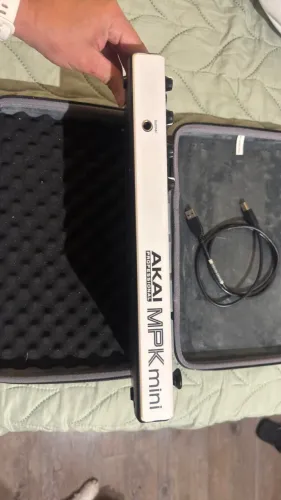 Controlador Akai mpk mini Professional