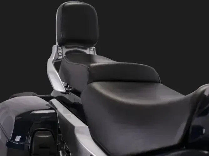 Moto para quem gosta de passear ao longa distâncias, sem sofrer nas subidas, econômica. 